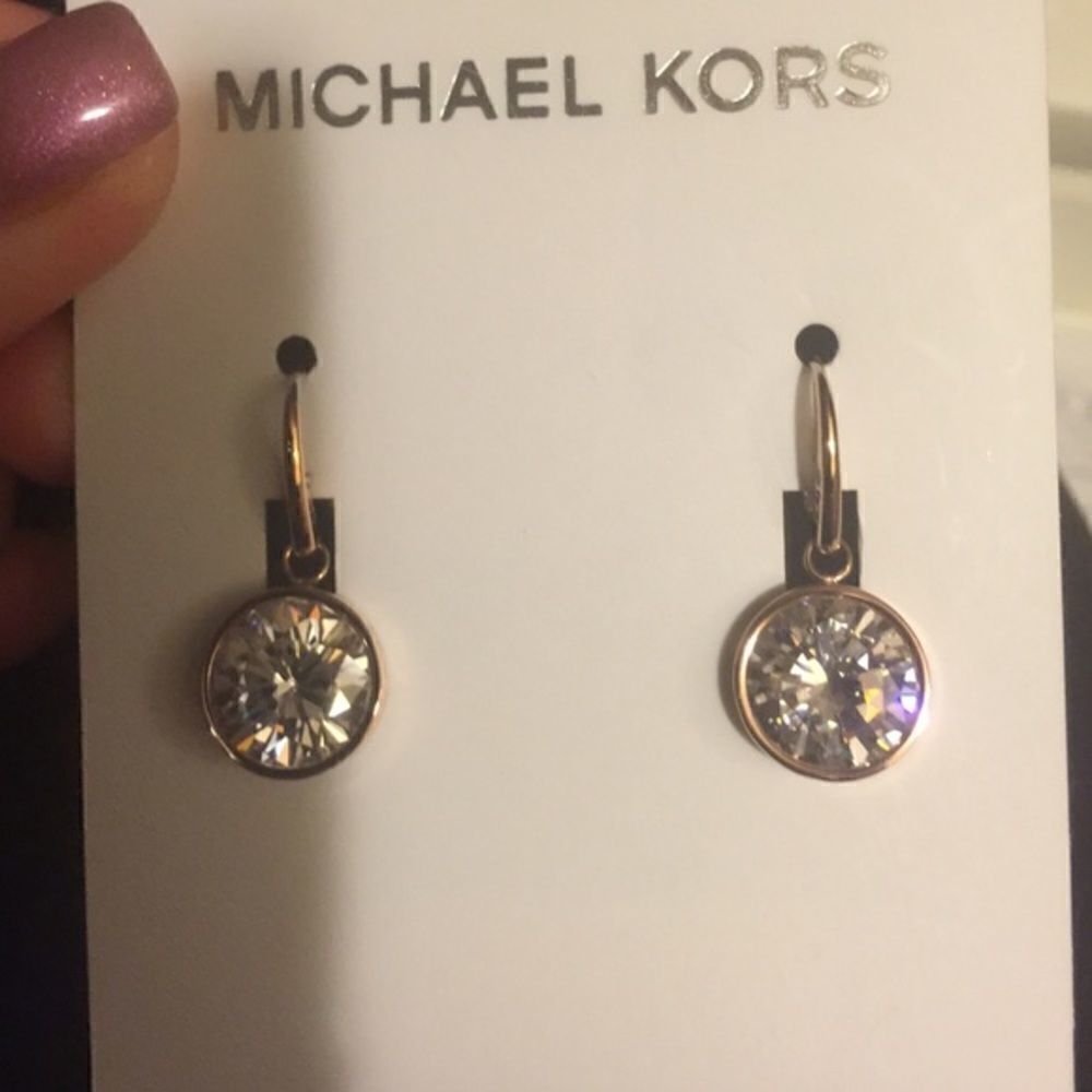 🎉Final Deal🎉Michael Kors Bezel Set round Crystal